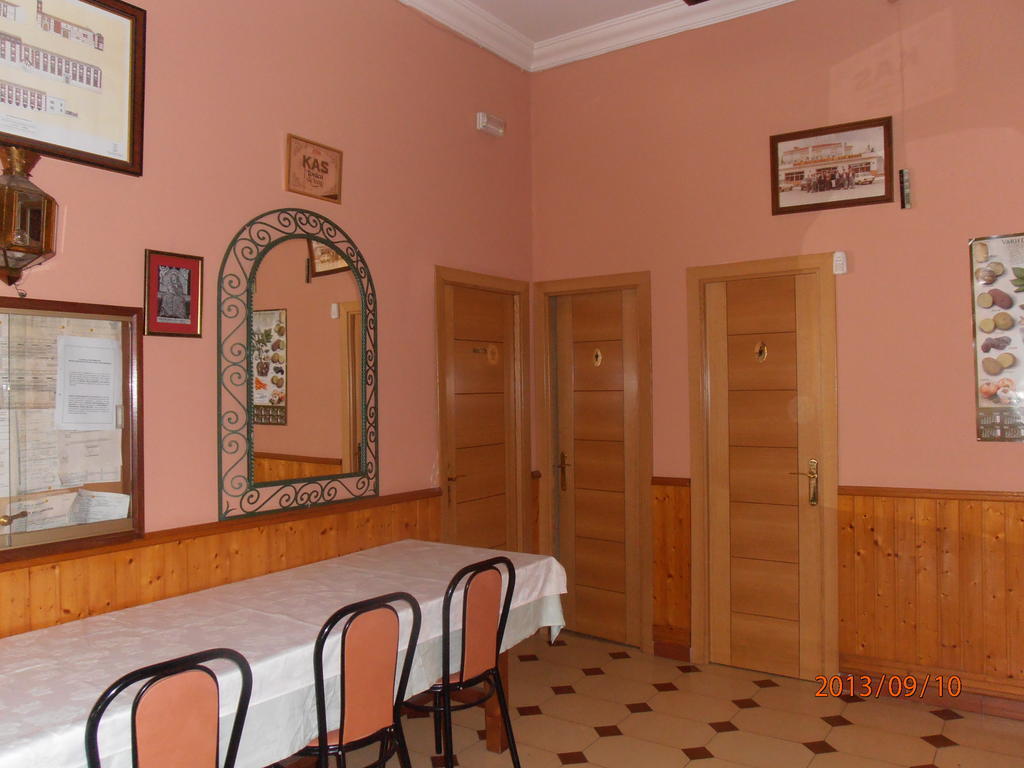 Hostal Restaurante Las Rejas Archidona Εξωτερικό φωτογραφία